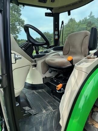 Image of John Deere 4052R equipment image 4