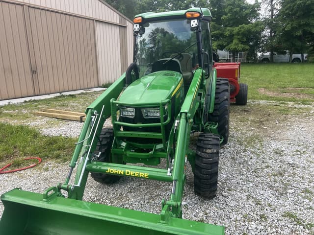 Image of John Deere 4052R equipment image 4