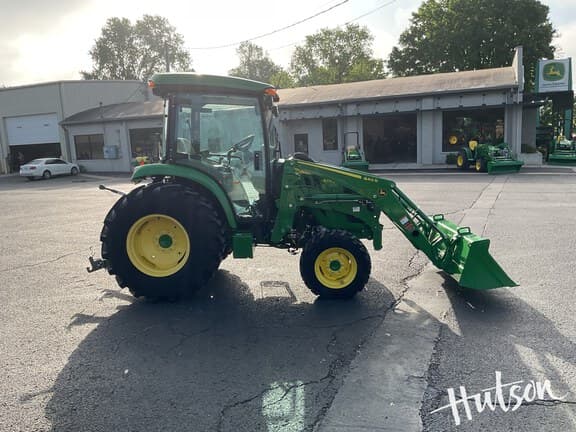 Image of John Deere 4052R equipment image 4