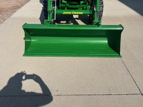 Image of John Deere 4052R equipment image 4