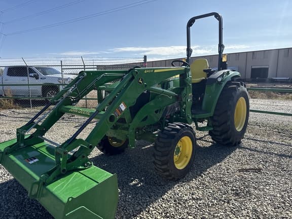 Image of John Deere 4052R equipment image 4