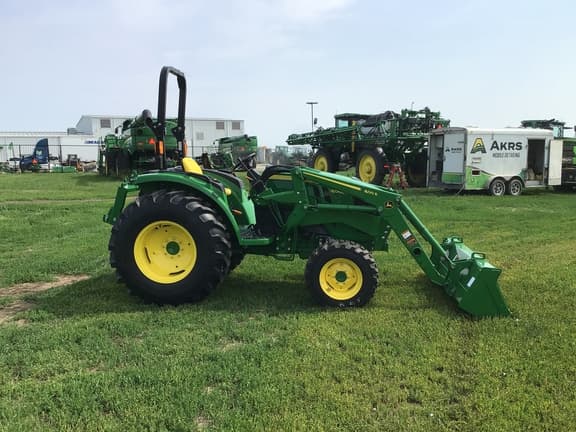 Image of John Deere 4066M equipment image 3