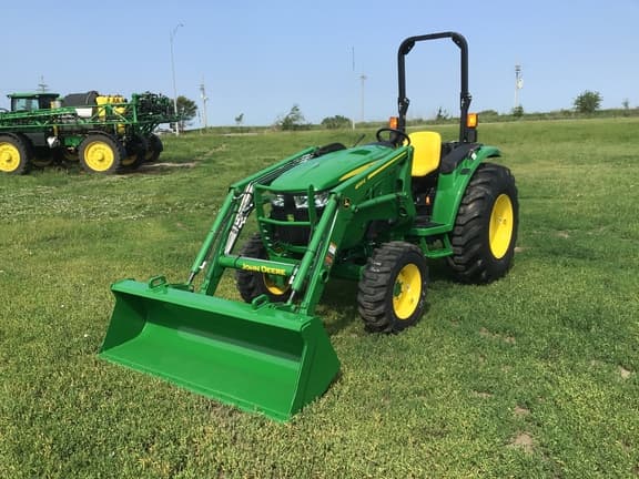 Image of John Deere 4066M equipment image 2