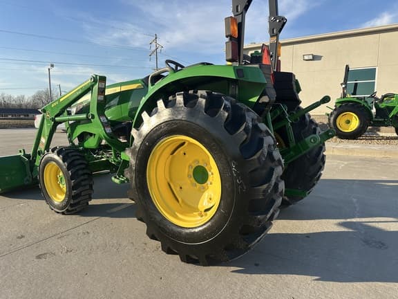 Image of John Deere 4066M equipment image 4