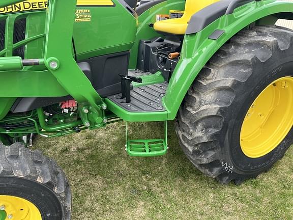 Image of John Deere 4066M equipment image 4