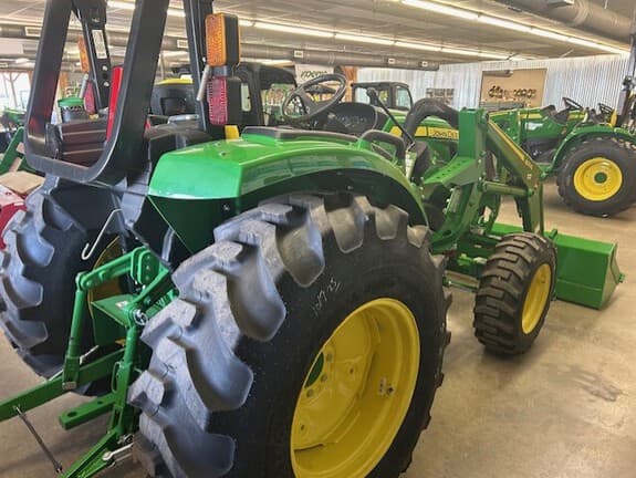 Image of John Deere 4066M equipment image 3