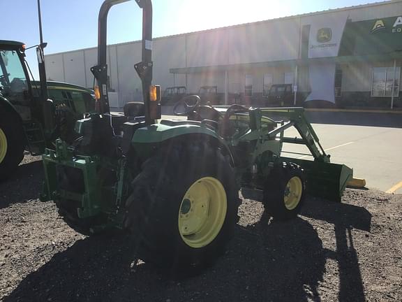 Image of John Deere 4066M equipment image 3