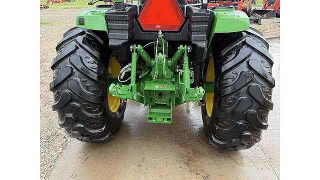 Image of John Deere 4066M equipment image 2