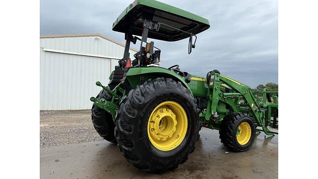 Image of John Deere 4066M equipment image 3