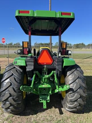 Image of John Deere 4066M equipment image 3