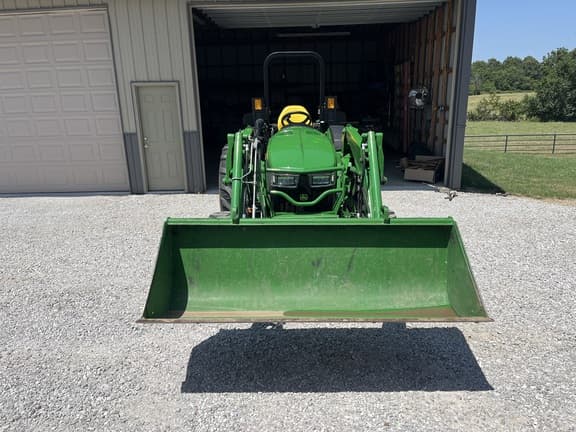 Image of John Deere 4066M equipment image 2