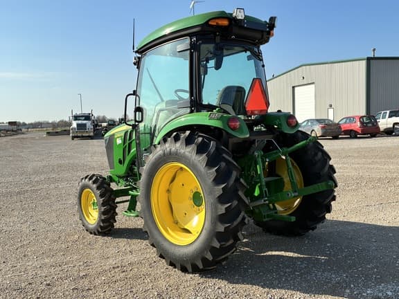 Image of John Deere 4066R equipment image 2
