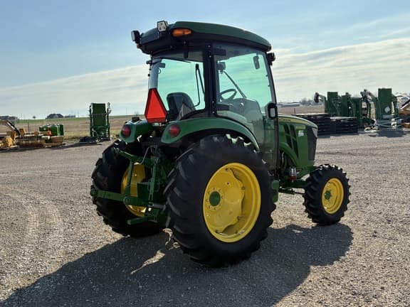 Image of John Deere 4066R equipment image 4