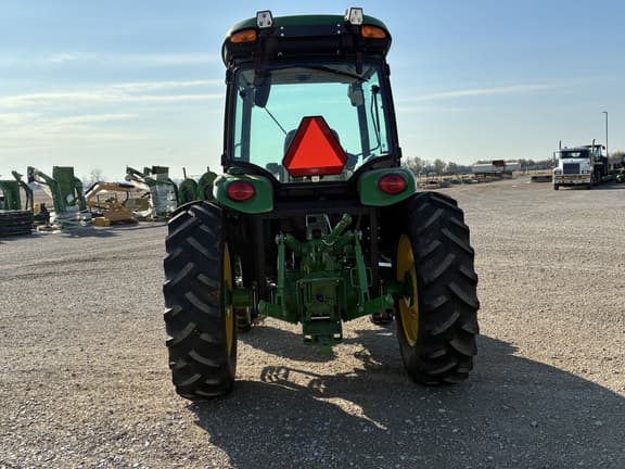 Image of John Deere 4066R equipment image 3