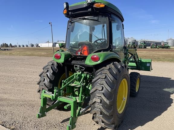 Image of John Deere 4066R equipment image 4