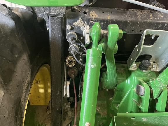 Image of John Deere 4066R equipment image 4