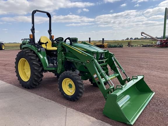 Image of John Deere 4066R equipment image 2