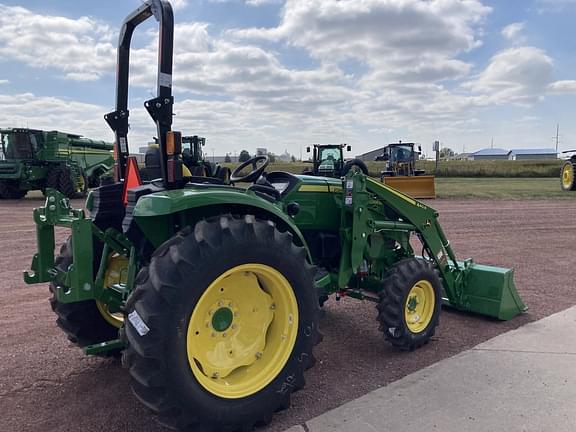 Image of John Deere 4066R equipment image 4