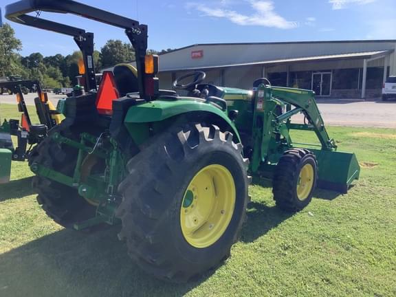 Image of John Deere 4066R equipment image 2