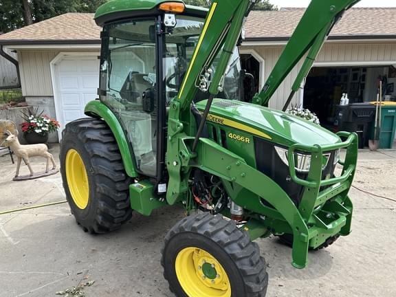 Image of John Deere 4066R equipment image 1