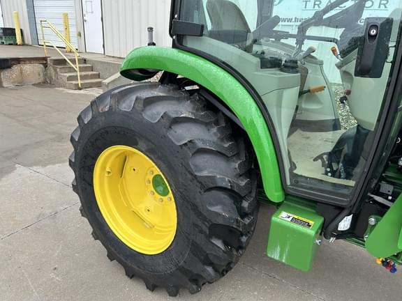 Image of John Deere 4066R equipment image 2