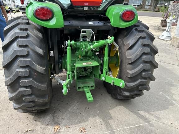 Image of John Deere 4066R equipment image 3
