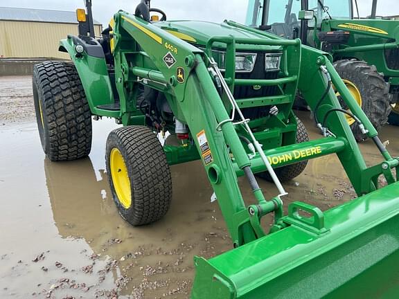 Image of John Deere 4066R equipment image 4