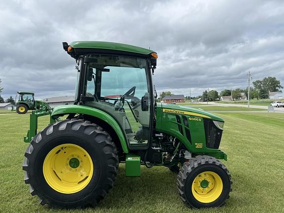 Image of John Deere 4066R equipment image 4