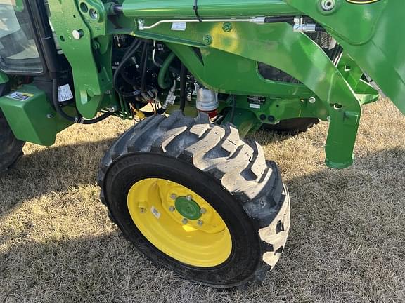 Image of John Deere 4066R equipment image 3