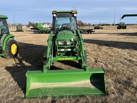 Image of John Deere 4066R equipment image 3