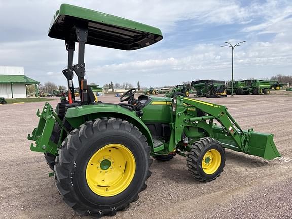 Image of John Deere 4066R equipment image 2