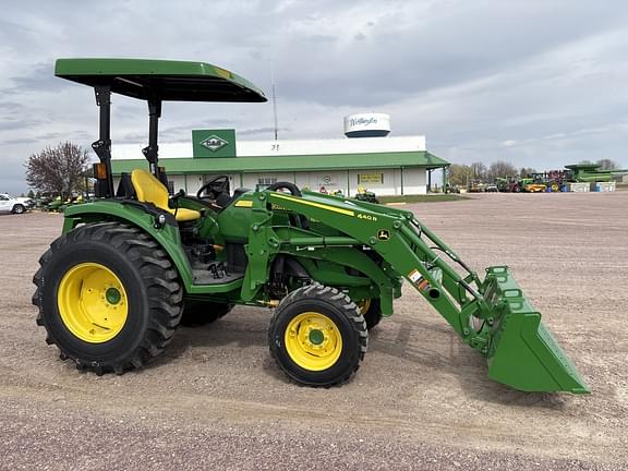 Image of John Deere 4066R equipment image 3