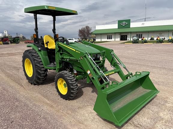 Image of John Deere 4066R equipment image 4