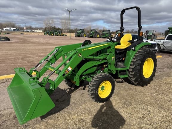 Image of John Deere 4066R equipment image 1