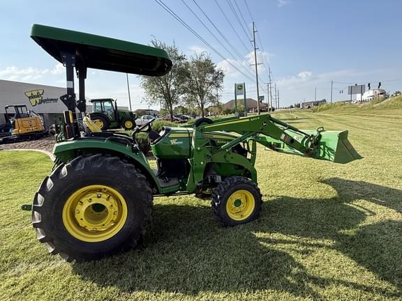 Image of John Deere 4066R equipment image 1
