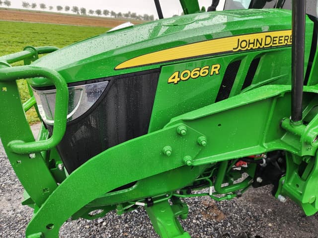 Image of John Deere 4066R equipment image 4