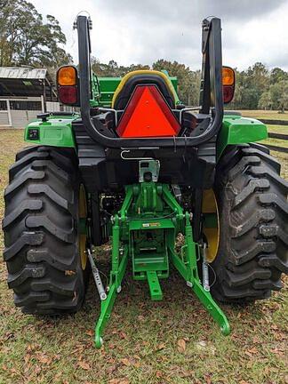 Image of John Deere 4066R equipment image 4