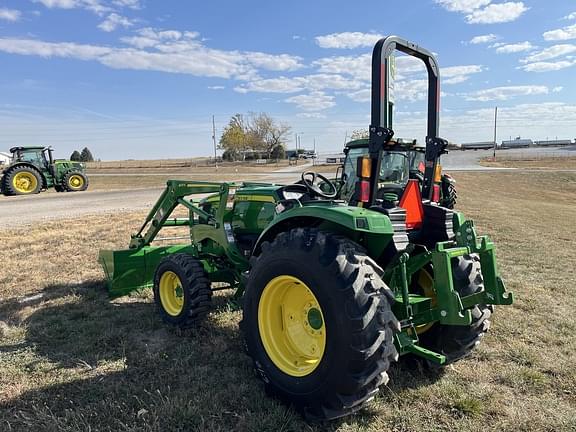 Image of John Deere 4066R equipment image 4