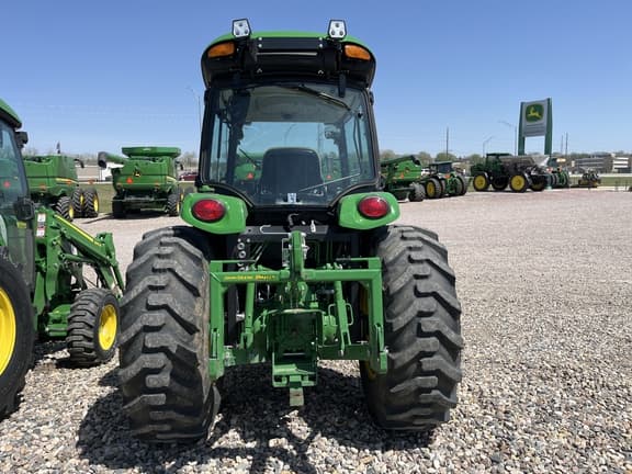 Image of John Deere 4066R equipment image 4