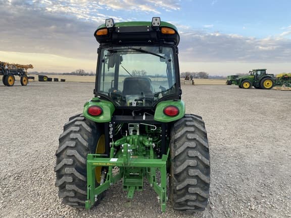Image of John Deere 4066R equipment image 3