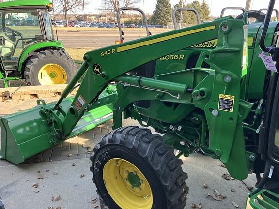 Image of John Deere 4066R equipment image 2