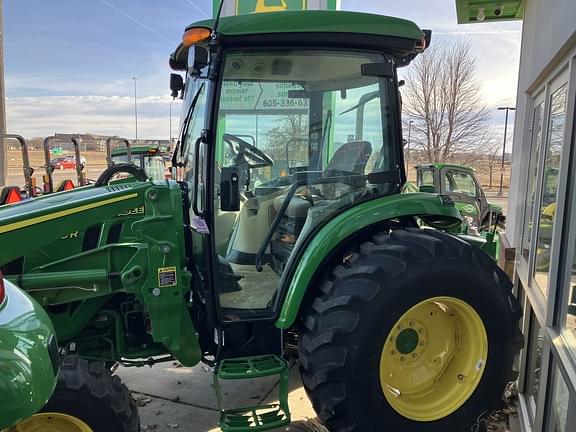 Image of John Deere 4066R equipment image 1