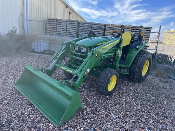 Image of John Deere 4066R equipment image 1