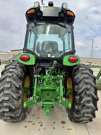 Image of John Deere 4066R equipment image 3