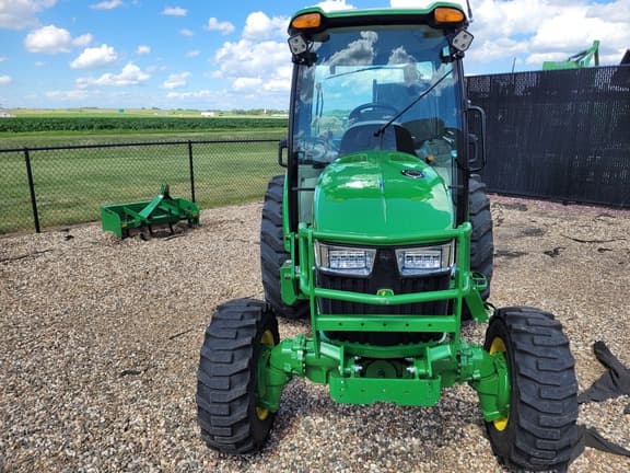 Image of John Deere 4066R equipment image 1
