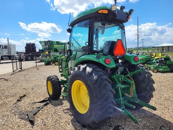Image of John Deere 4066R equipment image 3