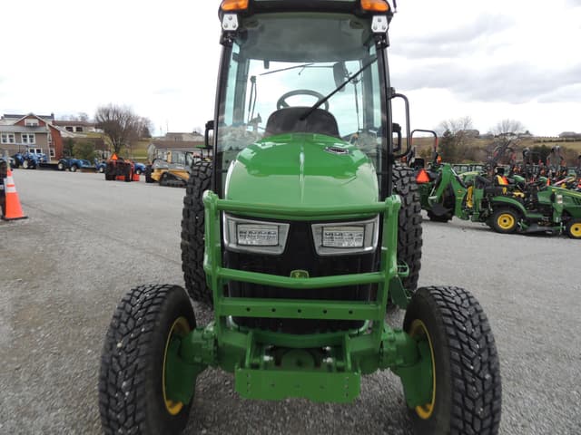 Image of John Deere 4066R equipment image 4