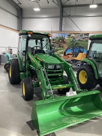 Image of John Deere 4066R equipment image 4