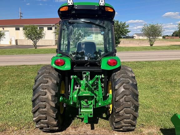 Image of John Deere 4066R equipment image 3