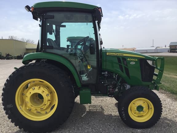 Image of John Deere 4066R equipment image 2